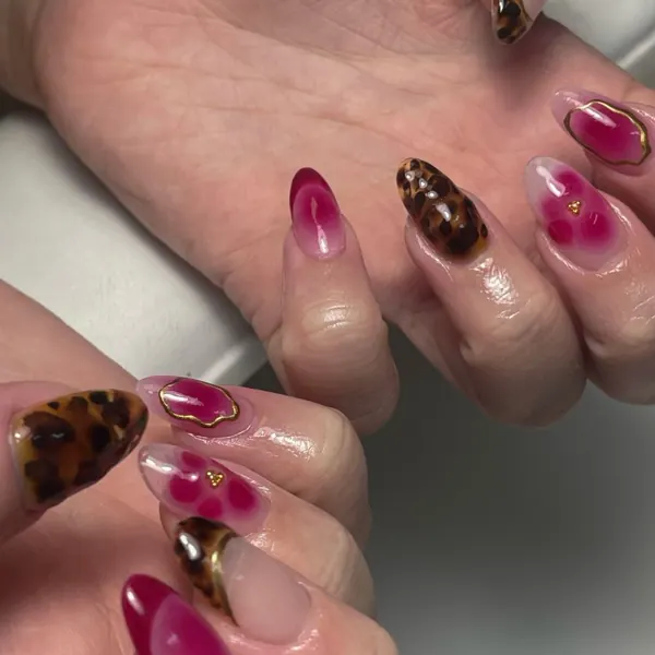 Nail work by Giving daisies
