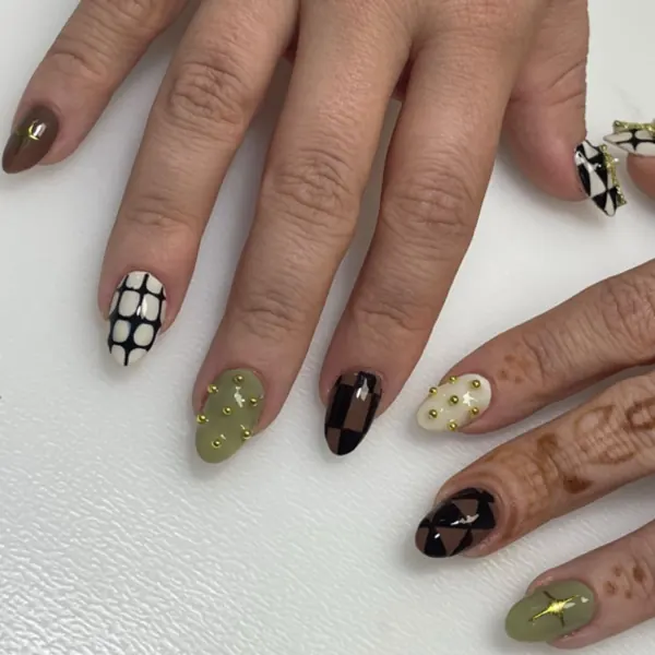 Nail work by Giving daisies
