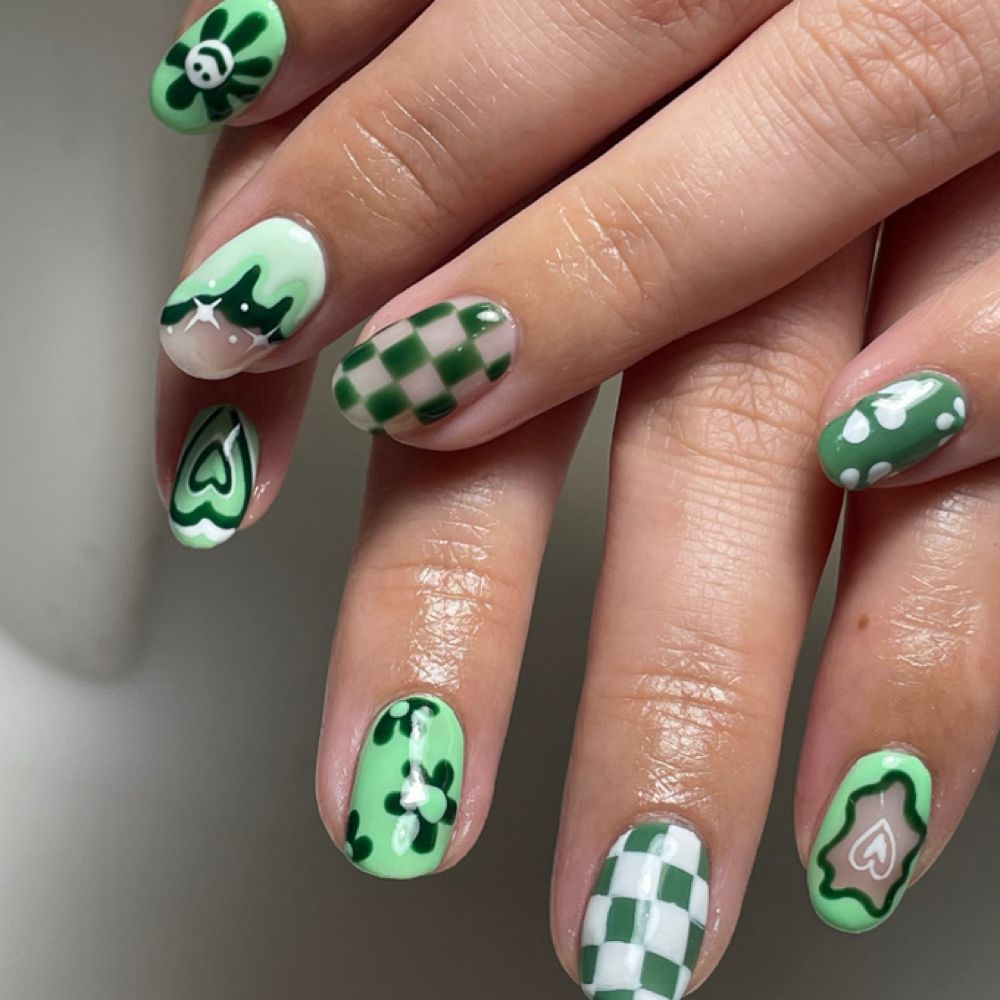 Nail work by Giving daisies