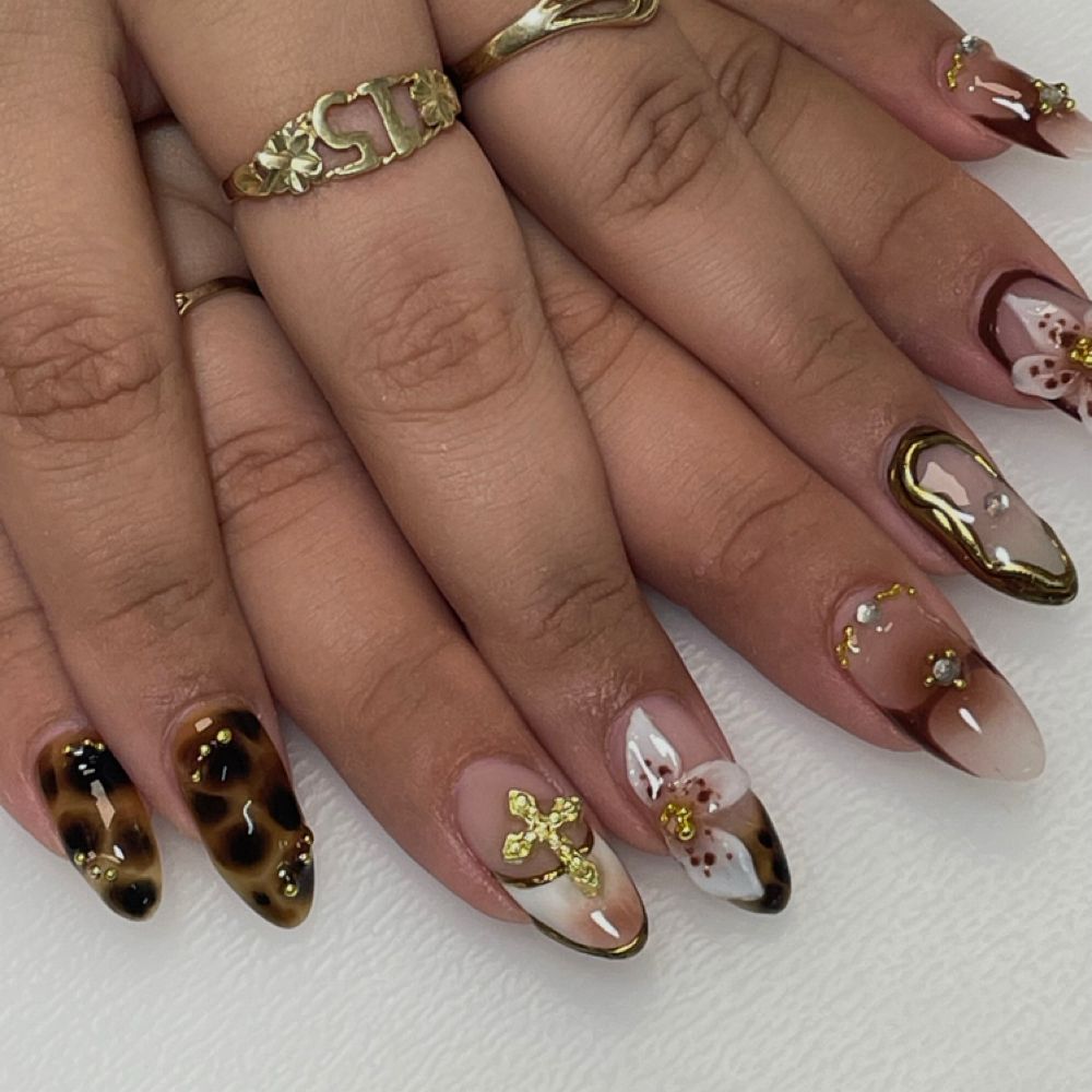 Giving daisies nail work in Scottsdale, example 1