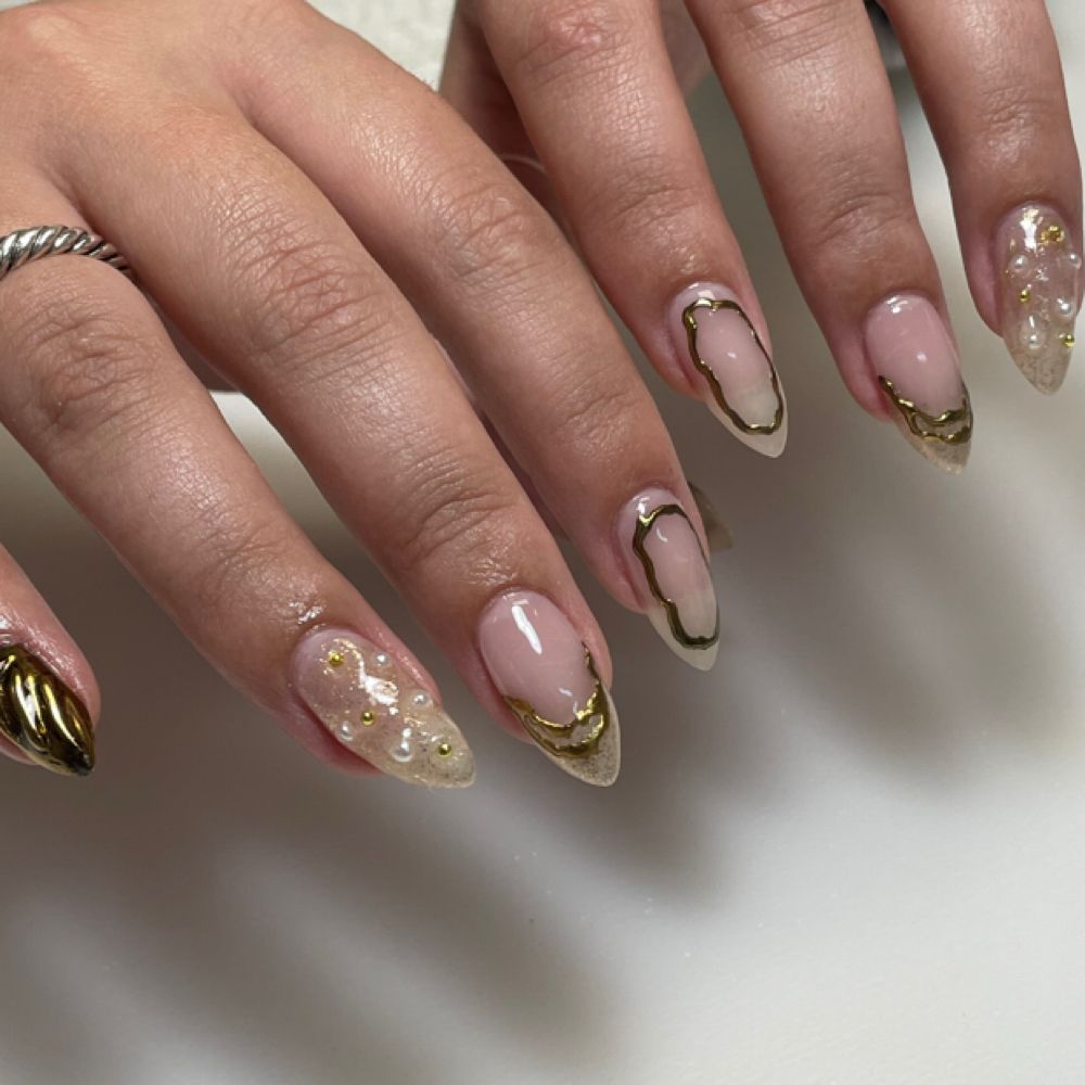 Nail work by Giving daisies